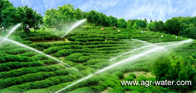 ΢���(Micro-spray ��micro jet ��mini sprinkler irrigation)��������ֱ�Ӱ�װ��ë���ϣ�����ë�����ӵĹ�ˮ������΢��ͷ����ѹ��ˮ������״����ʽ����������������������������һ�ֹ�ˮ��ʽ�����΢�硣΢��໹������߿���ʪ�ȣ��������С��������á�����ĳЩ����£������ƺ΢��࣬����ȫ�����ȣ��ϸ�������������ȫ���ھֲ���ȵķ��룬����һ��С������ȼ�����